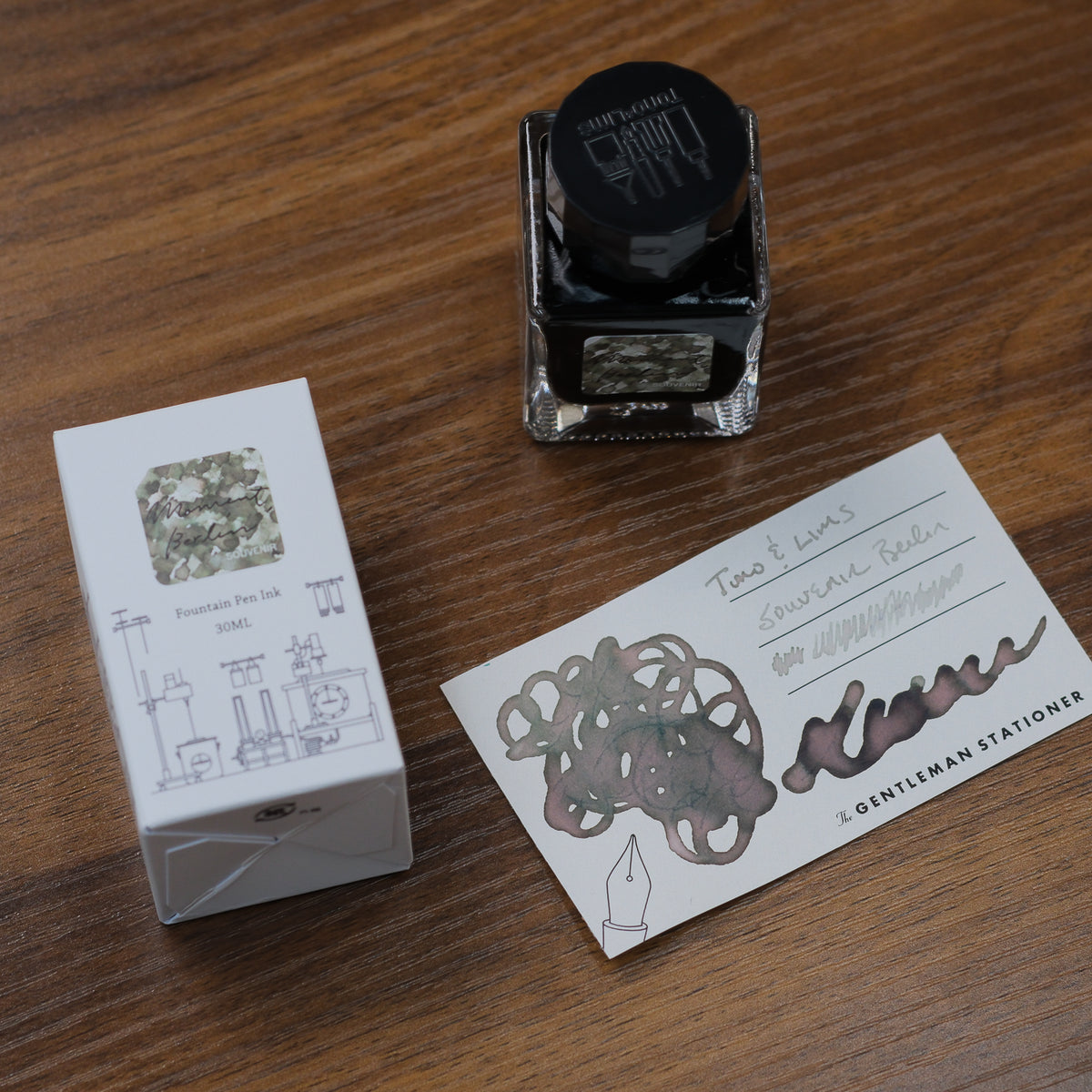 Tono & Lims Friendship Line Souvenir Moment, Berlin Bottle and Swatch