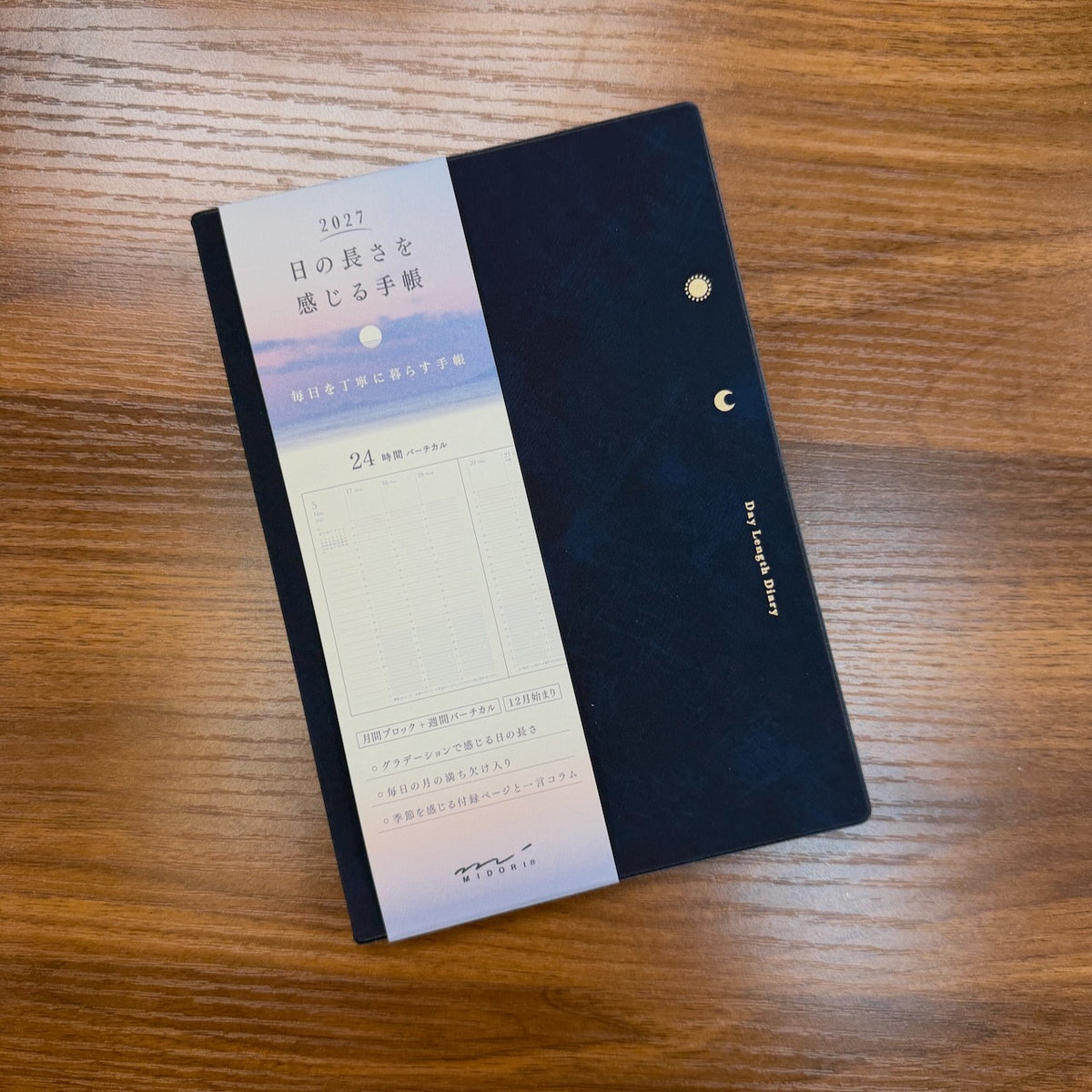 Midori B6 Gradation Day Length Planner in Navy on desk