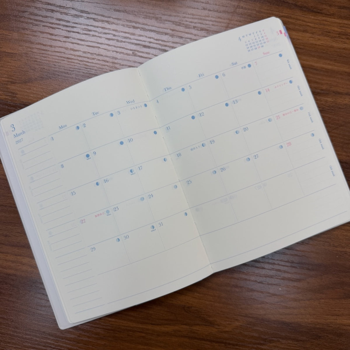 Midori B6 Gradation Day Length Planner open to monthly calendar