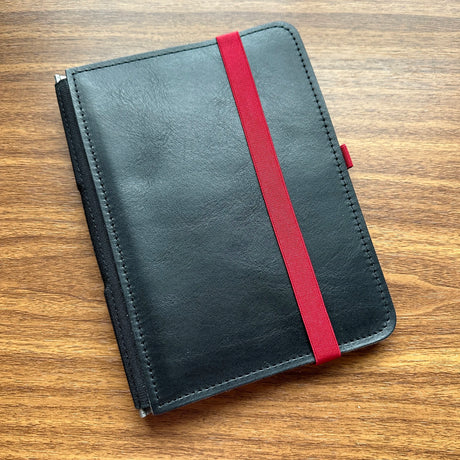 Roterfaden Taschenbegleiter LTD_022 Black Leather with Red Elastic