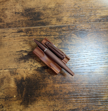 Diplomat Viper Fountain Pen Brown On Pen Stand