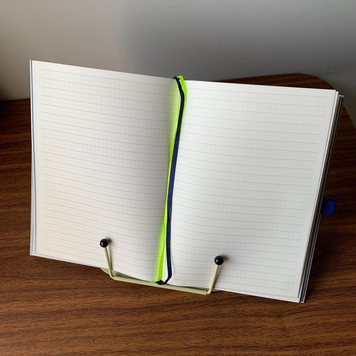 Hightide Co. Metal Book Stand