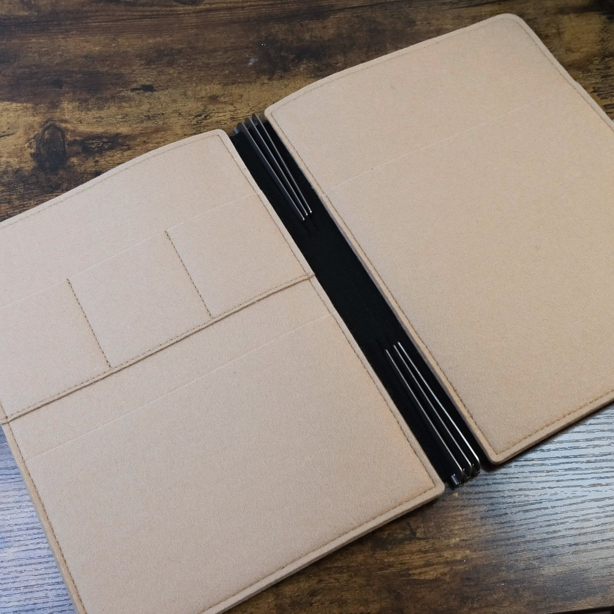 Roterfaden Taschenbegleiter LTD_038 A4 Portfolio in Brown Leather with Sand Felt Interior open on desk