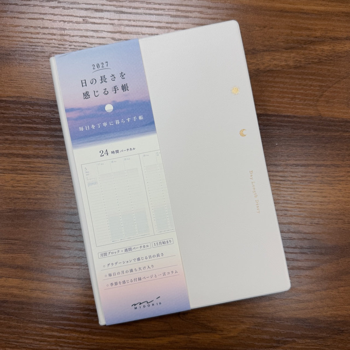 Midori B6 Gradation Day Length Planner in Ivory on Desk