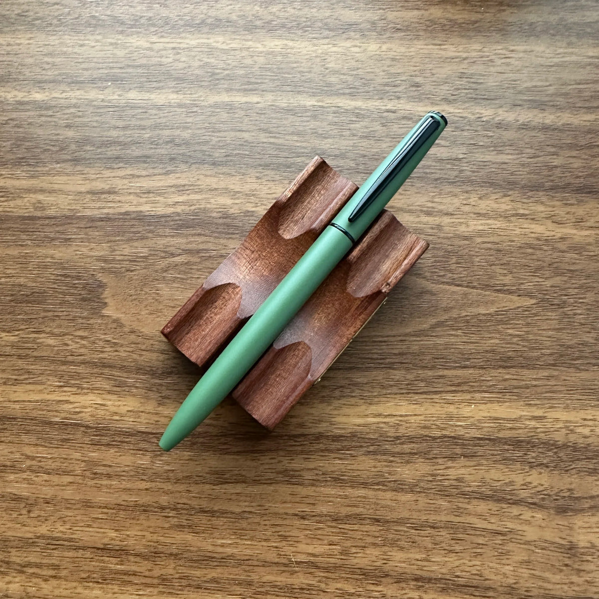 Uni Mitsubishi Jetstream Prime Ballpoint Pen