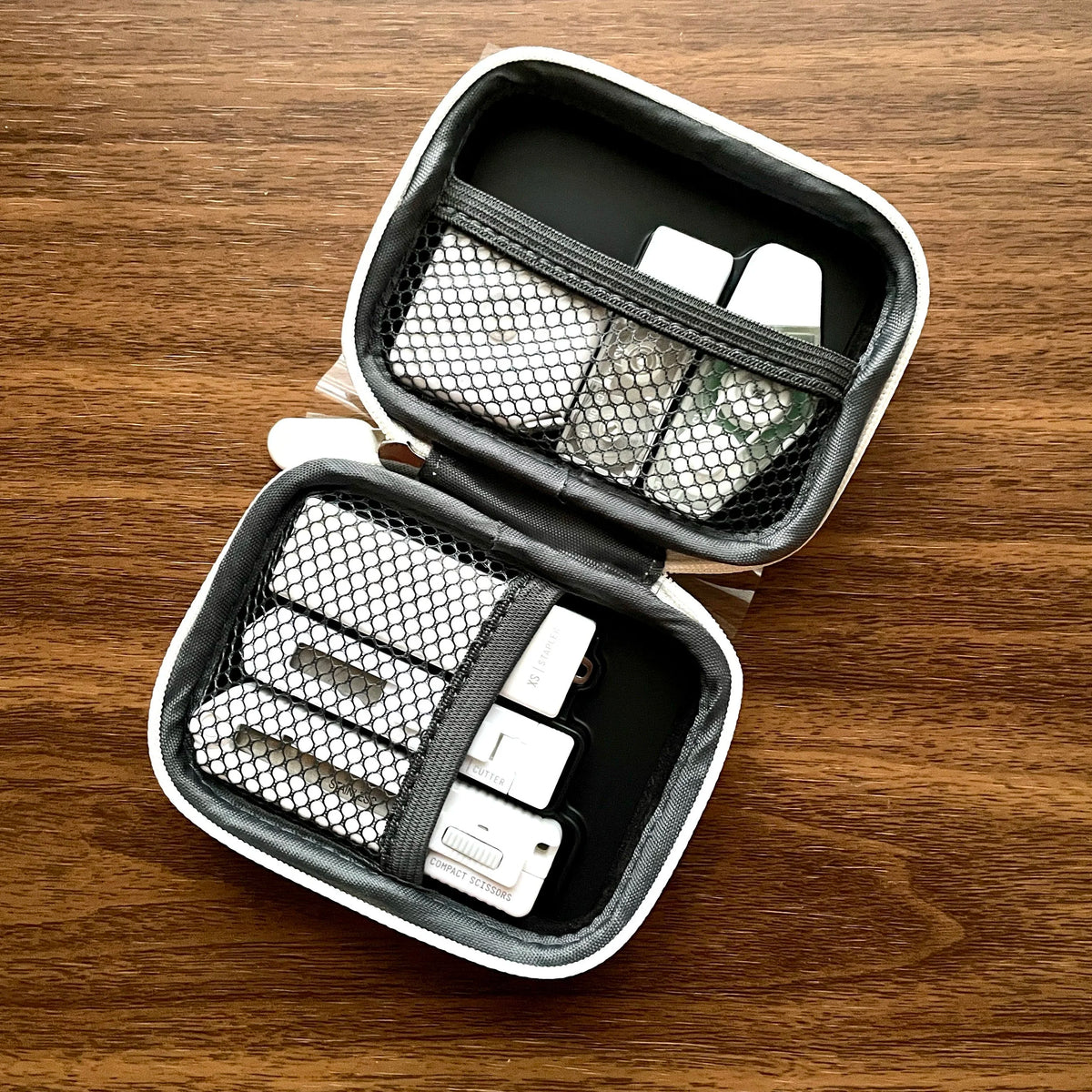 Midori XS Stationery Kit White Components in open case