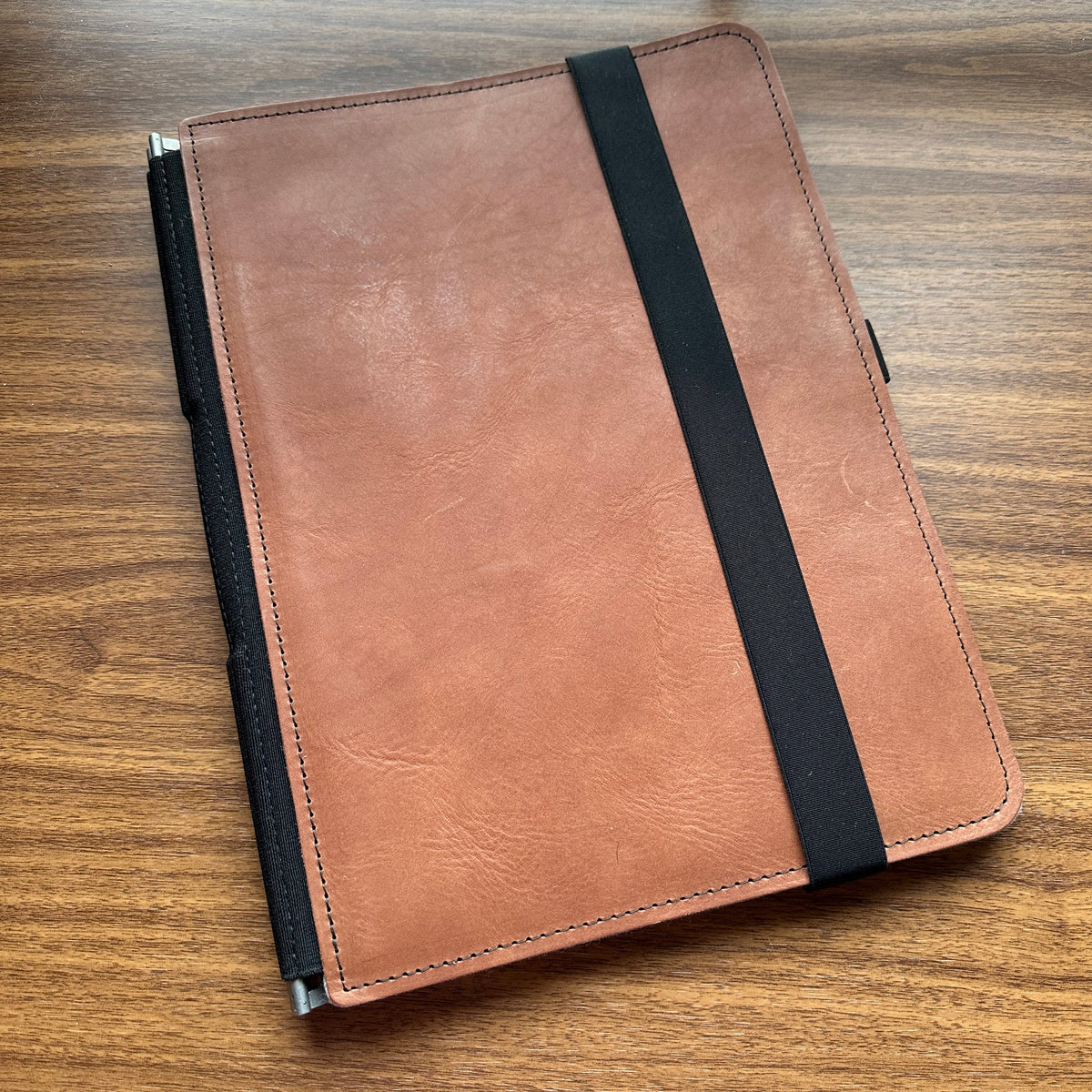 Roterfaden Taschenbegleiter A4 BS_20 in Tan Leather with Black Elastic