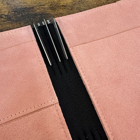 Roterfaden Taschenbegleiter LTD_034 (A5) Pink Suede Interior with Three Clips