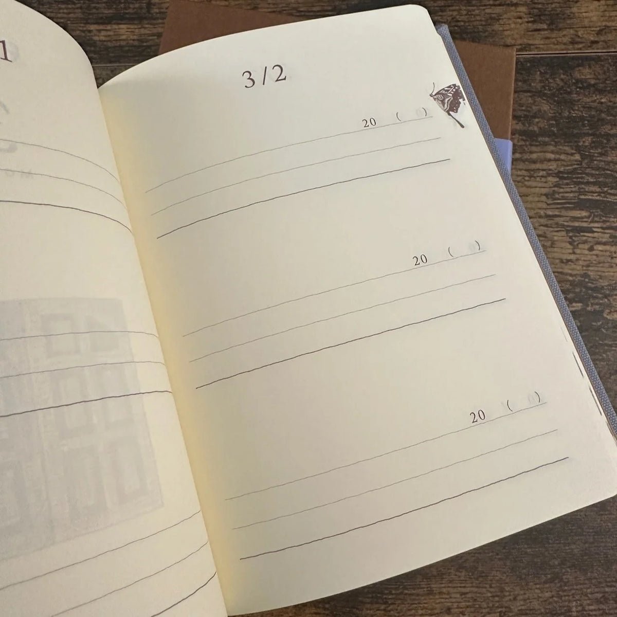 Midori 3-year Diaries Interior Layout Closeup