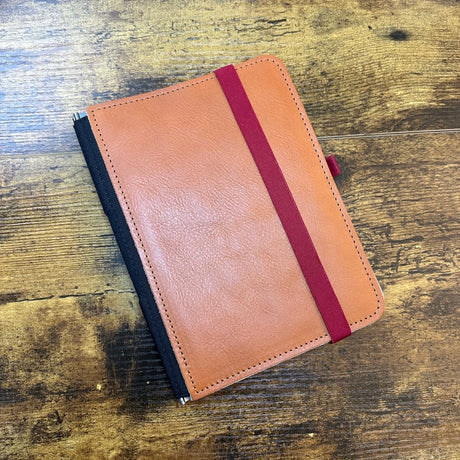 Roterfaden Taschenbegleiter LTD_036 A5 with Cognac Leather Cover and Red Elastic