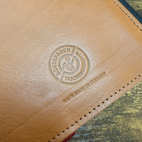 Roterfaden Taschenbegleiter LTD_036 A5 Back Imprint on Cognac Leather