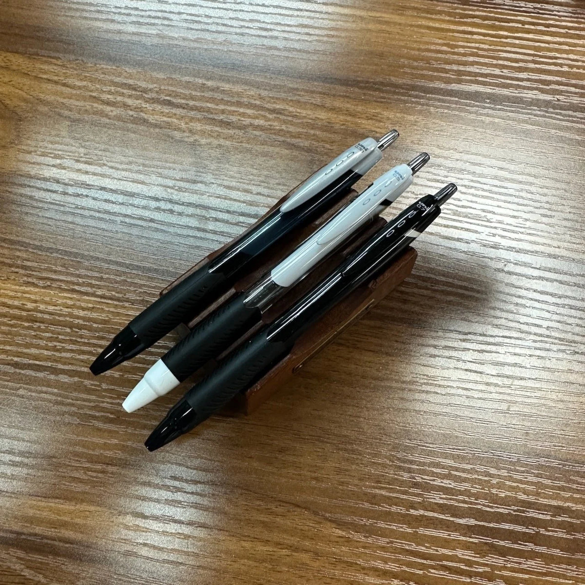 Uni Jetstream Low-Viscosity Ballpoint Pens (SXN-150) (Multiple Sizes)