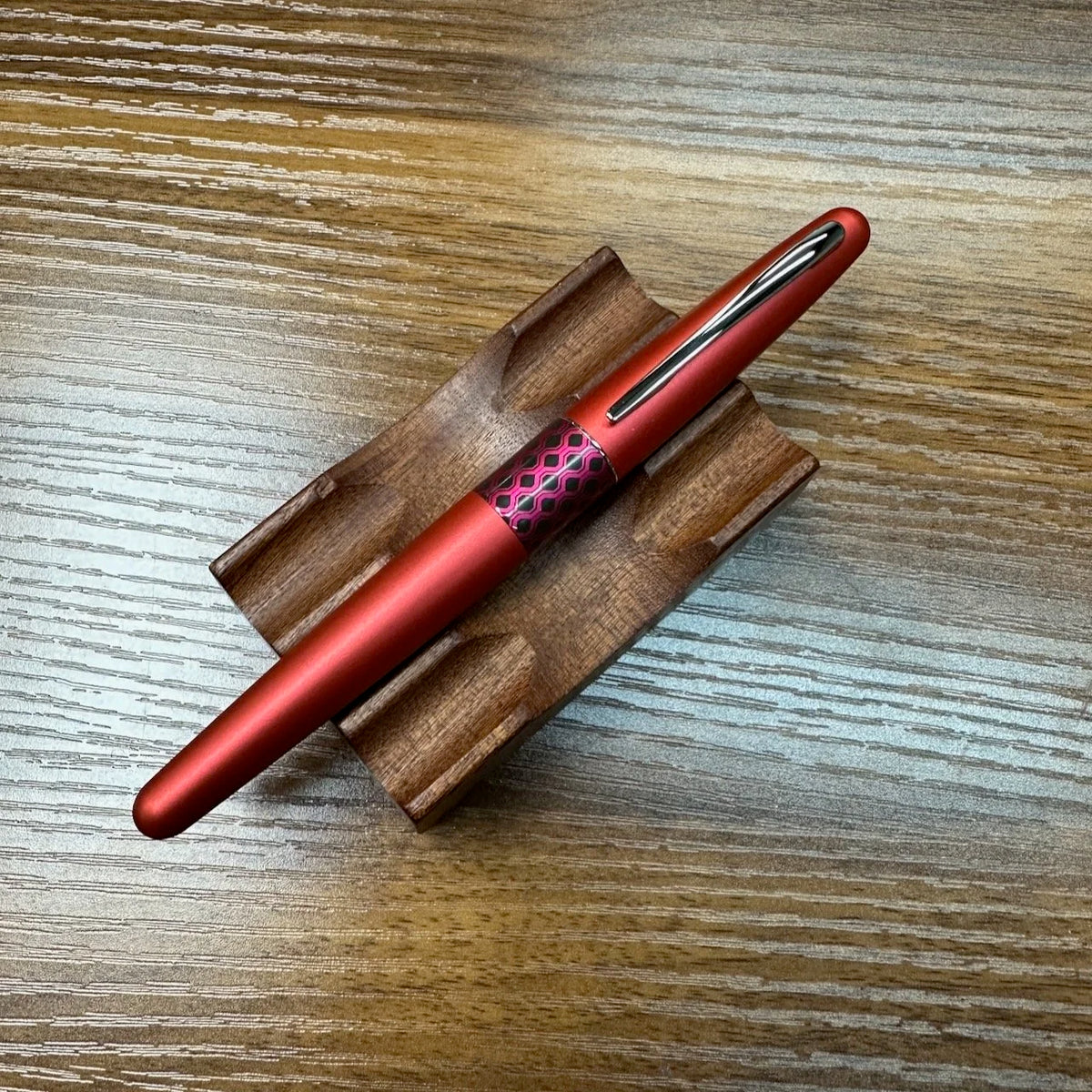 Pilot Metropolitan Fountain Pen Retro Pop Red