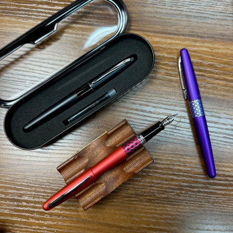 Pilot Metropolitan Fountain Pens DIsplayed on Table Showing Packaging and Nibs