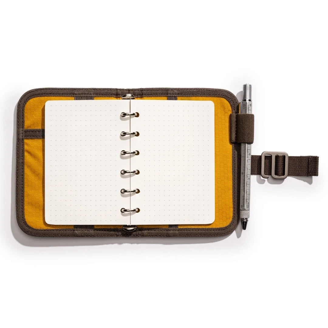 Lochby Field Binder A7 with pen