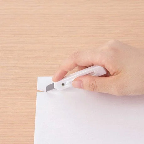 Midori XS Stationery Kit Craft Knife White In hand