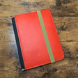 Roterfaden Taschenbegleiter LTD_032 A5 Red Leather with Green Elastic