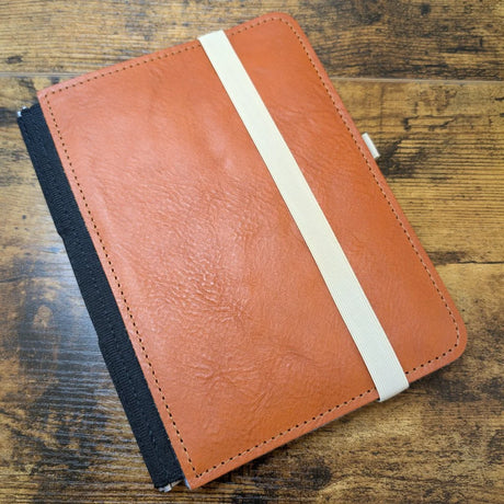 Roterfaden Taschenbegleiter LTD_034 (A5) Cognac Leather Cream Band