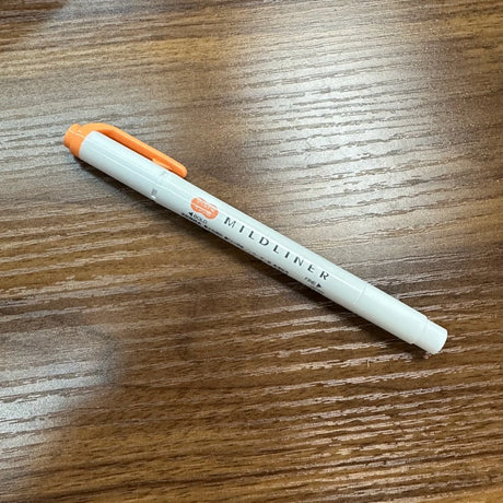Zebra Mildliner highlighter with bold and  fine tips in Apricot (MAP)