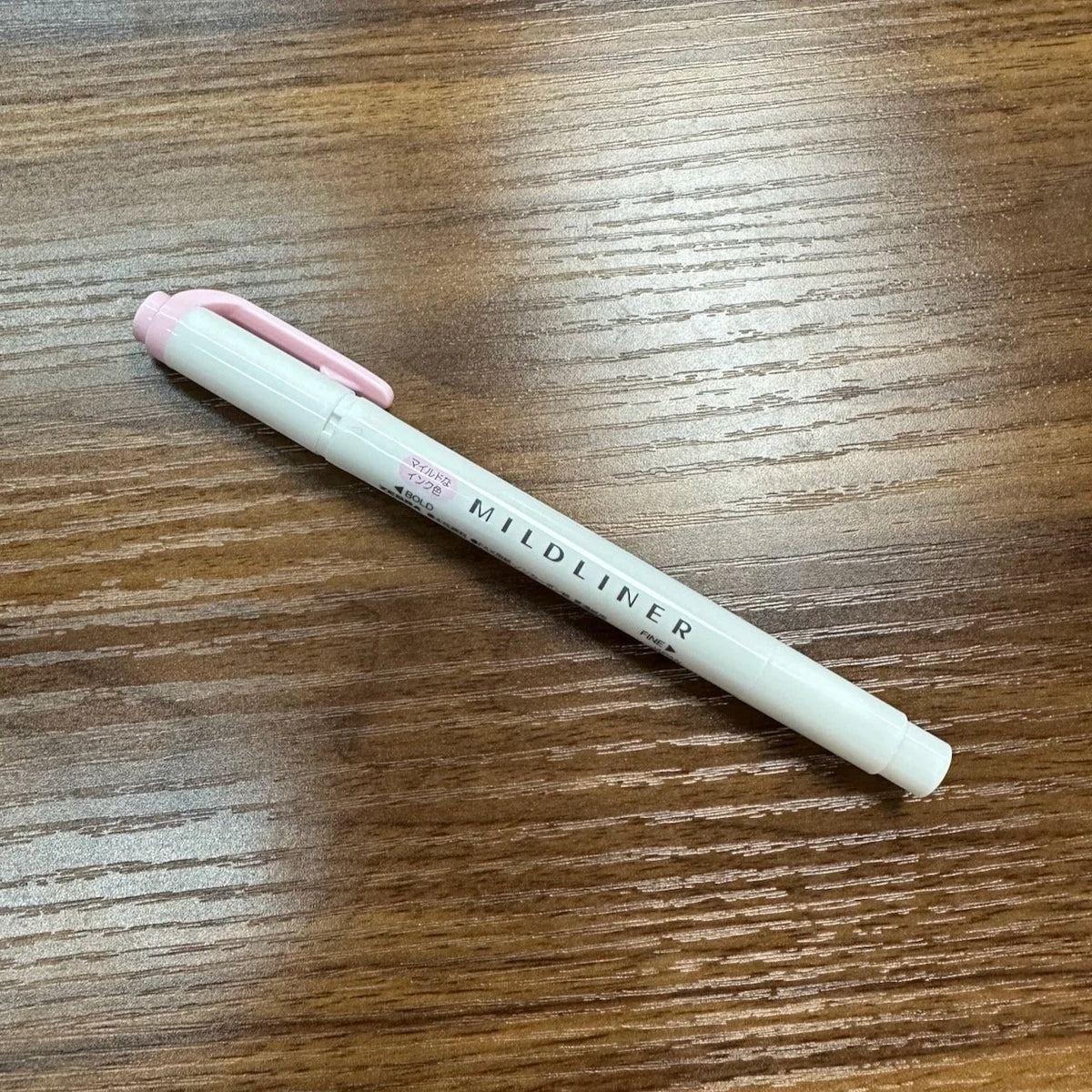 Zebra Mildliner highlighter with bold and  fine tips in Baby Pink (MBP)