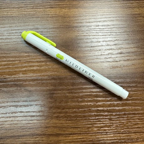 Zebra Mildliner highlighter with bold and  fine tips in Citrus Green (MCG)