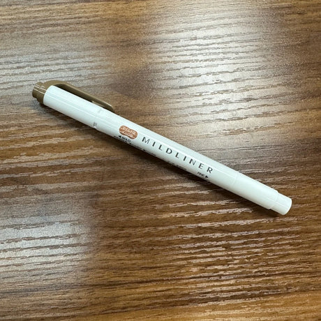 Zebra Mildliner highlighter with bold and  fine tips in Brown (ME)