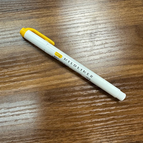 Zebra Mildliner highlighter with bold and  fine tips in Gold (MGO)