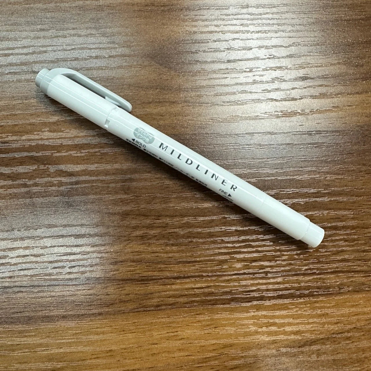 Zebra Mildliner highlighter with bold and  fine tips in Grey (MGR)
